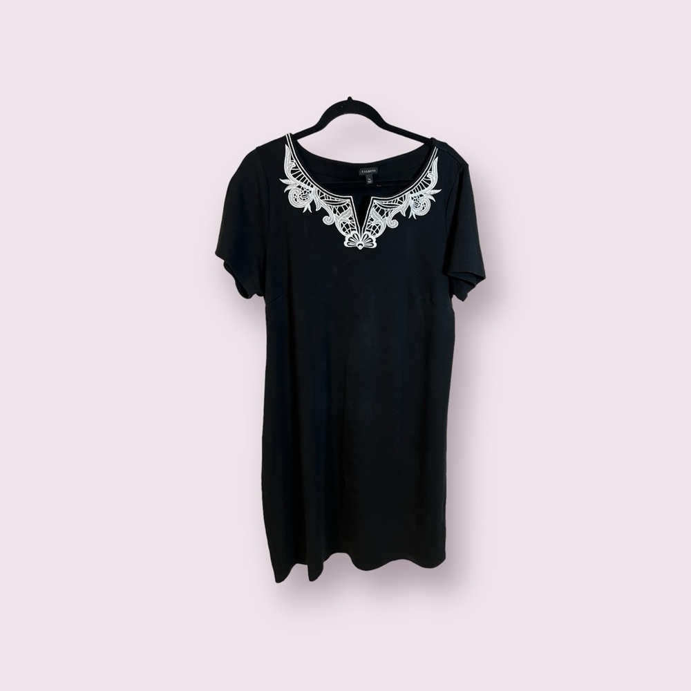 COPY - A Black & white Talbots dress in size extra large